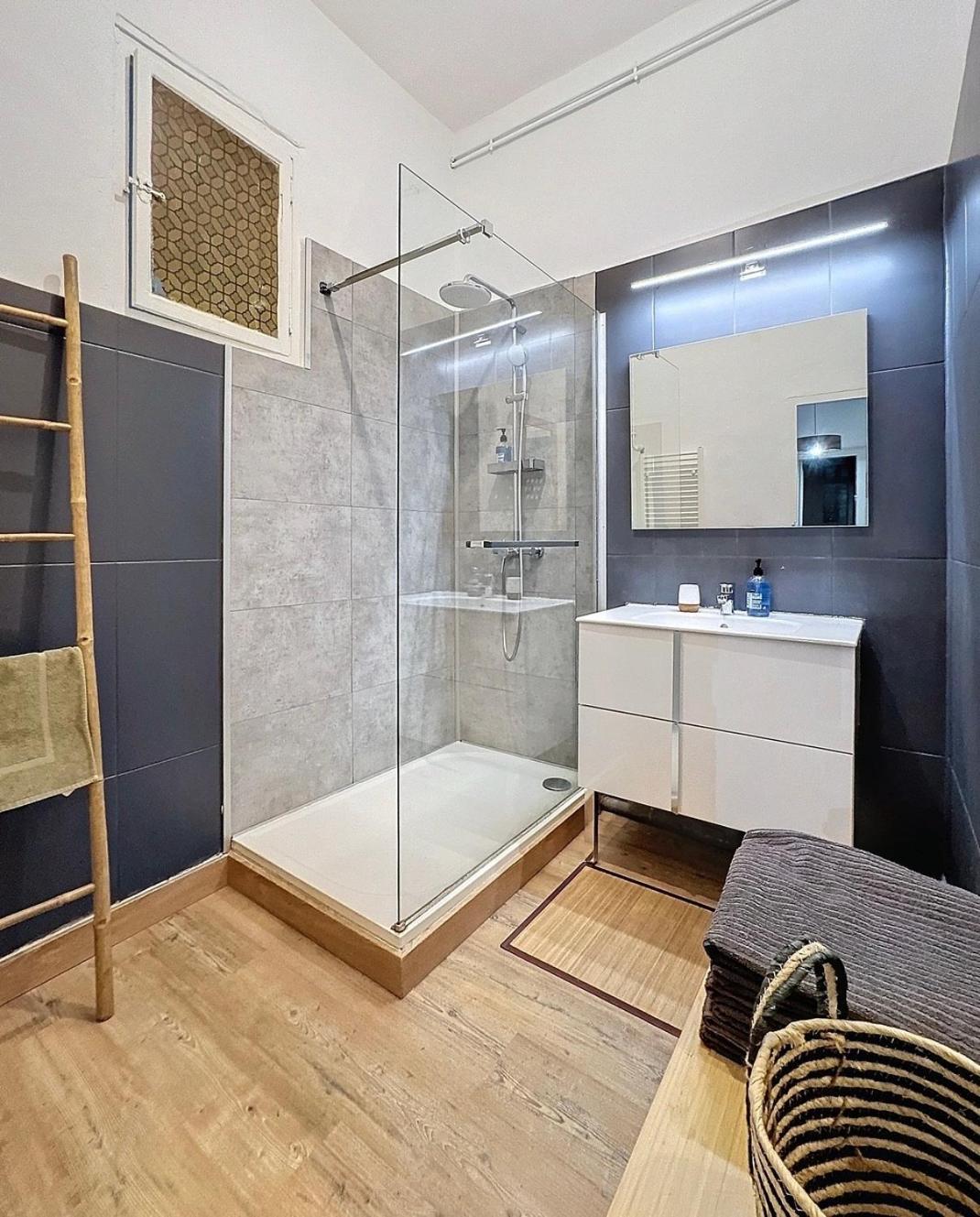 Nouveau - Appartement 100M2 Avec Terrasse A 1 Min De La Place De La Comedie Montpellier Exterior foto